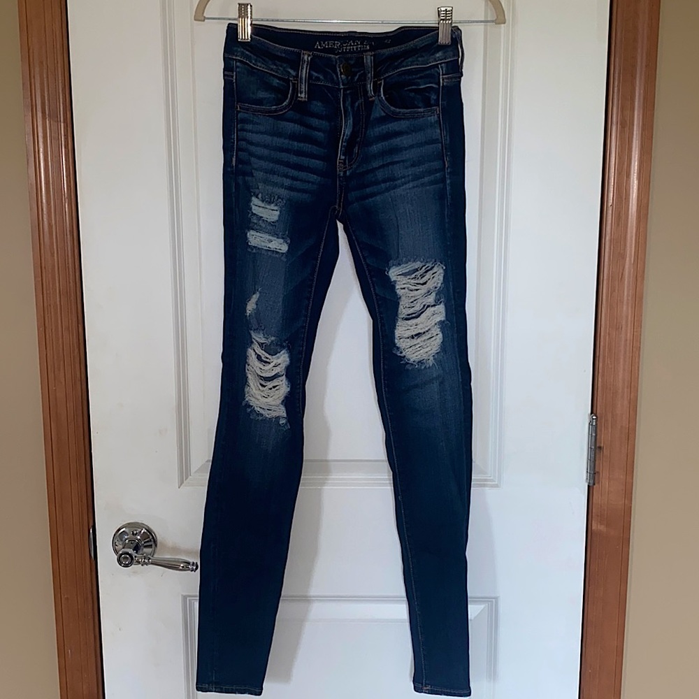 American Eagle ripped “jegging”